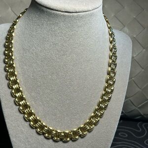 Elegant Gold Necklace